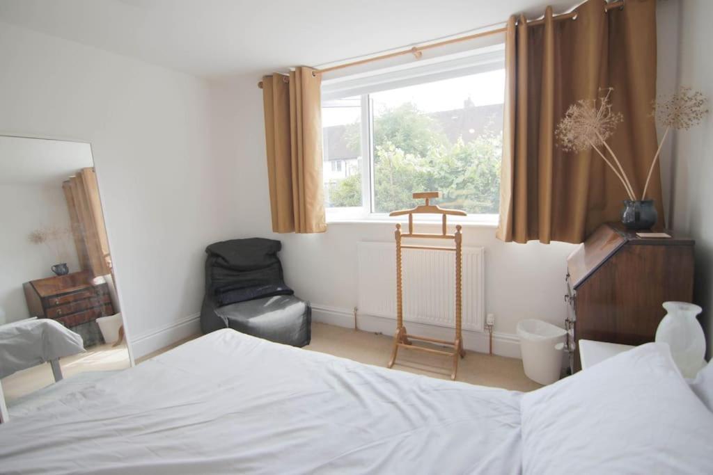 Secluded Central 2 Bed Flat สแตรทฟอร์ด อะพอน เอวอน ภายนอก รูปภาพ