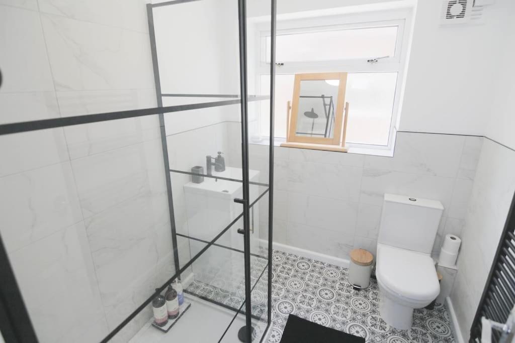 Secluded Central 2 Bed Flat สแตรทฟอร์ด อะพอน เอวอน ภายนอก รูปภาพ